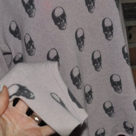 Skull Cashmere All Over Print 100% Cashmere Dusty Rose Pink V Neck Sweater M - Picture 3 of 8